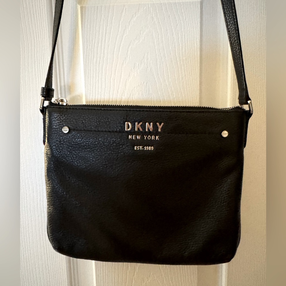 🖤 DKNY Crossbody File Bag